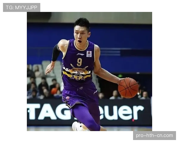 孙悦出门像接戏的男主，西装墨镜一圈随从，和当年场上拼命的他判若两人