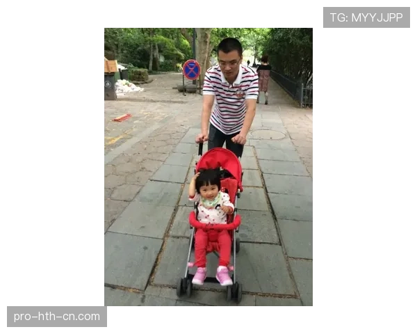 张博恒训练完直接拎着爱马仕去吃路边摊？